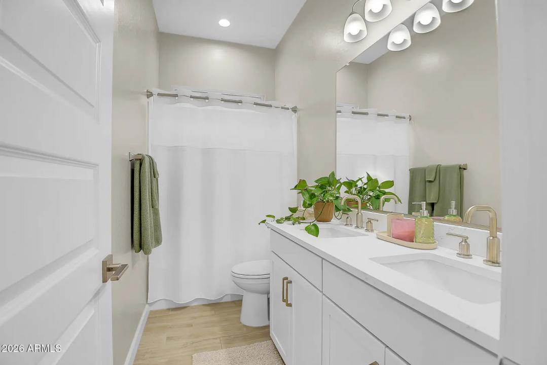 Real Estate Picture 20