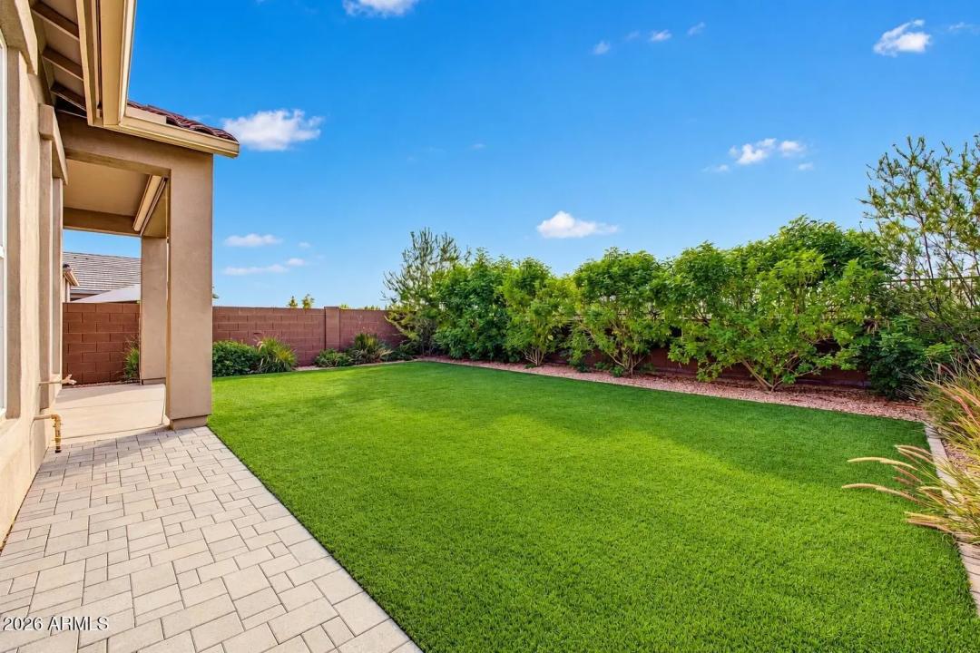 Real Estate Picture 24