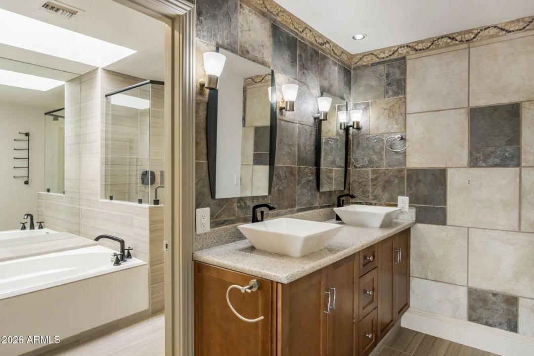 Real Estate Picture 13
