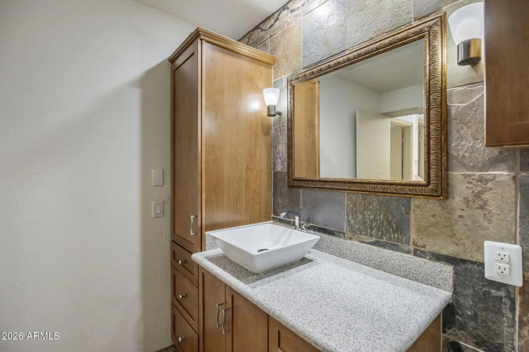 Real Estate Picture 17