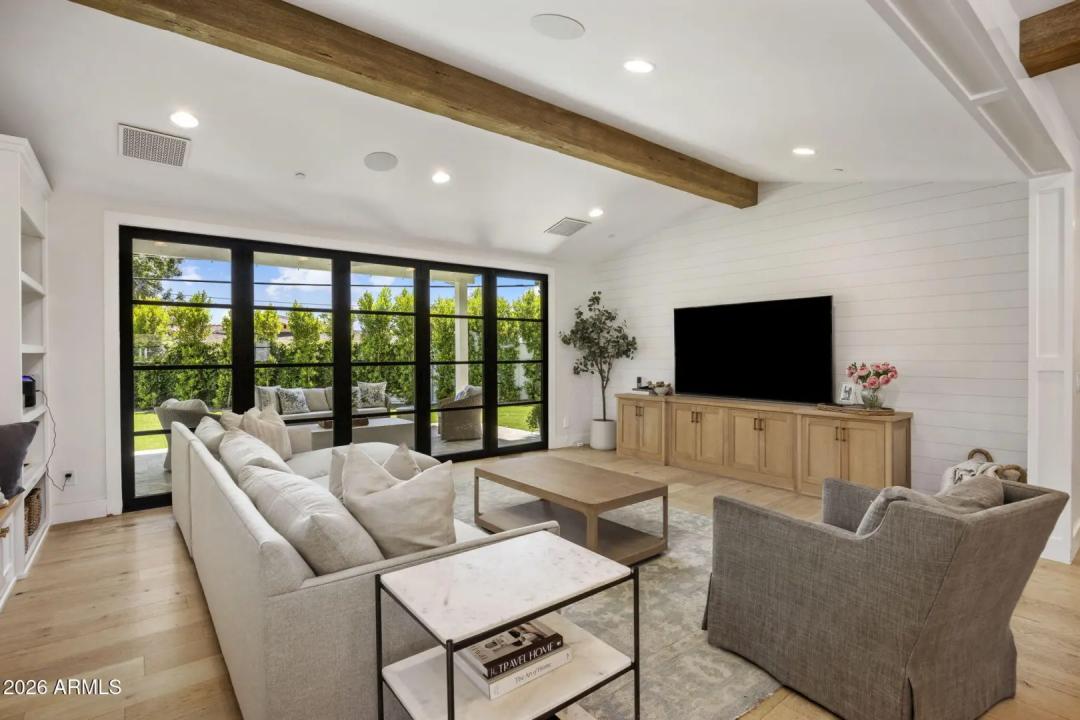 Real Estate Picture 7