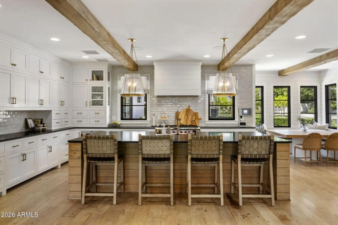 Real Estate Picture 11