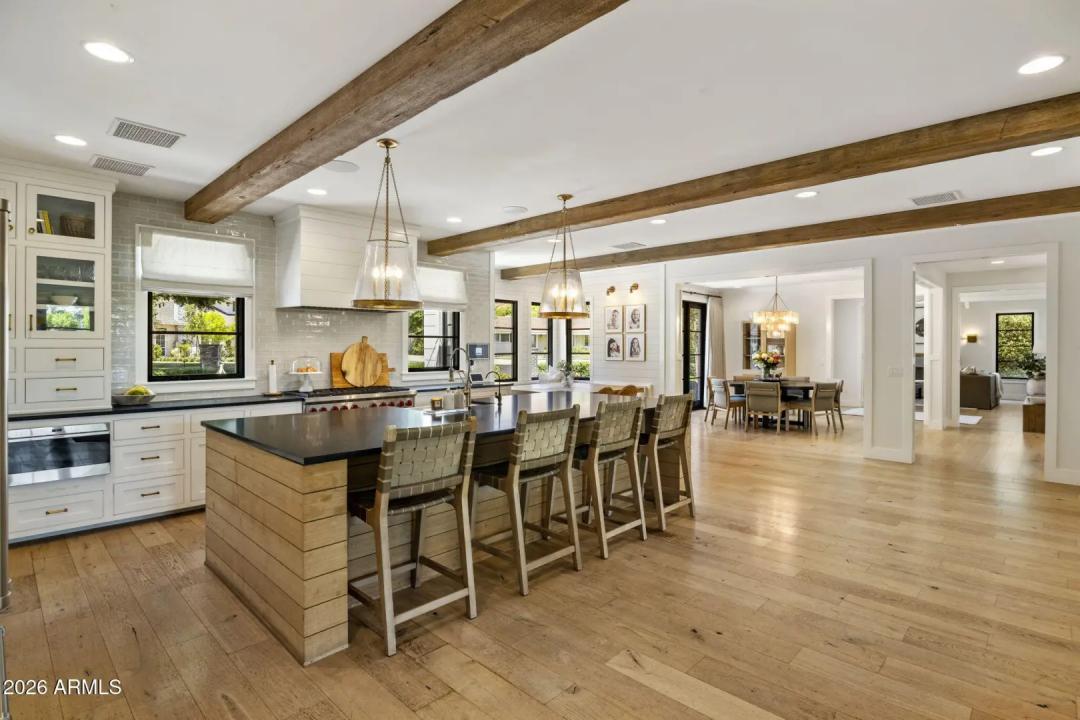Real Estate Picture 12