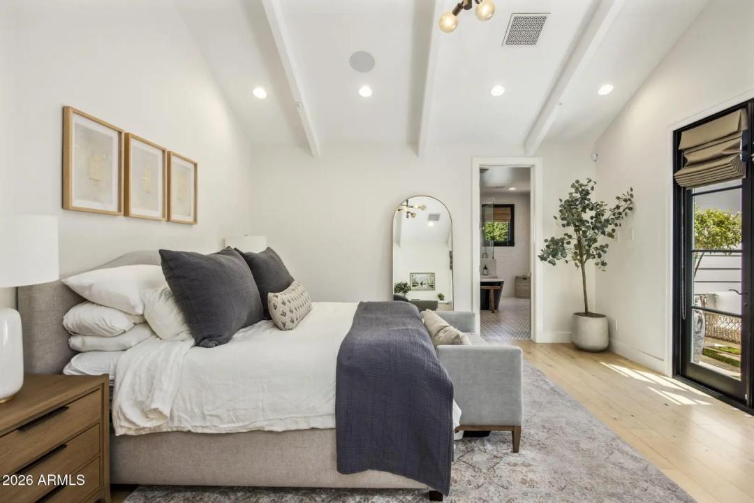Real Estate Picture 15
