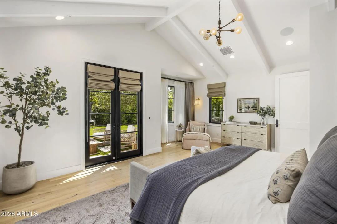 Real Estate Picture 16