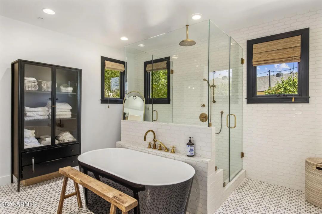 Real Estate Picture 17