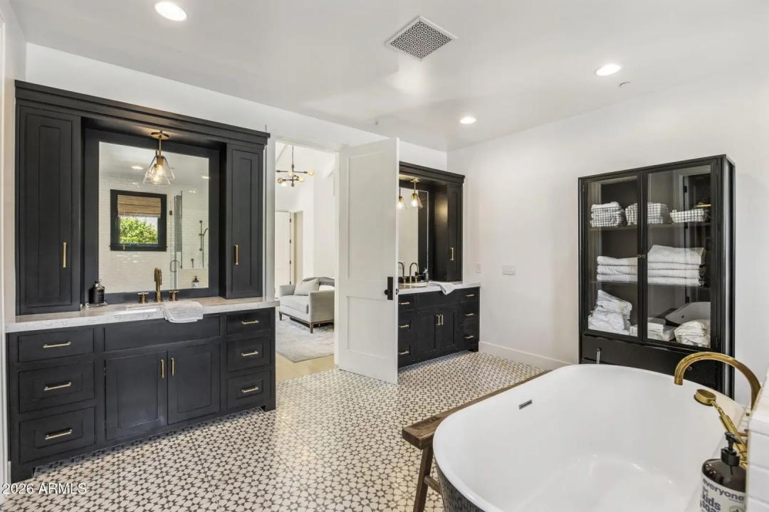 Real Estate Picture 18