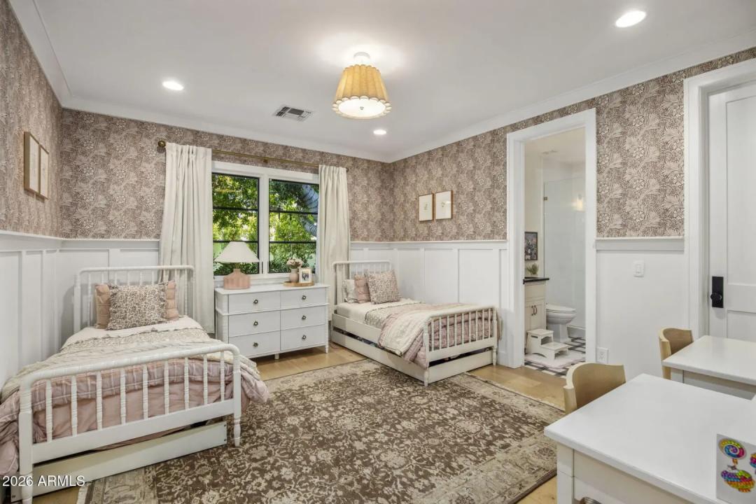Real Estate Picture 21