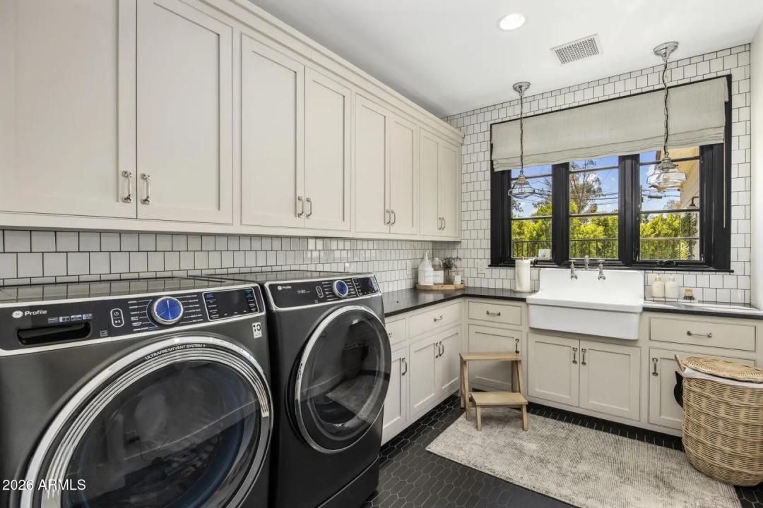 Real Estate Picture 24