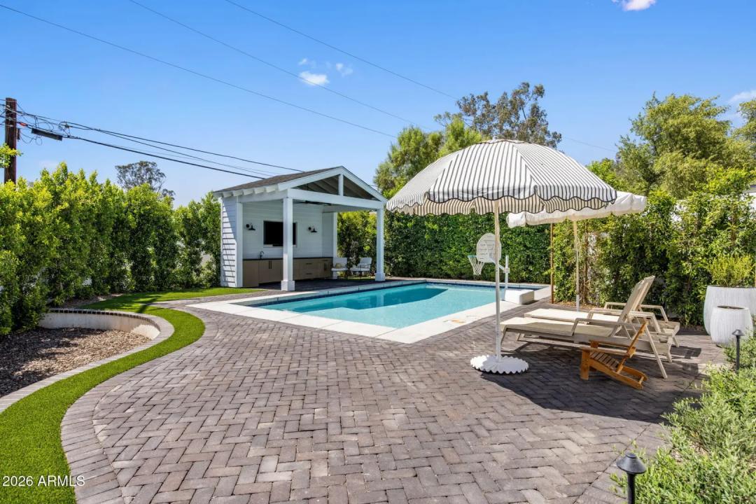 Real Estate Picture 30