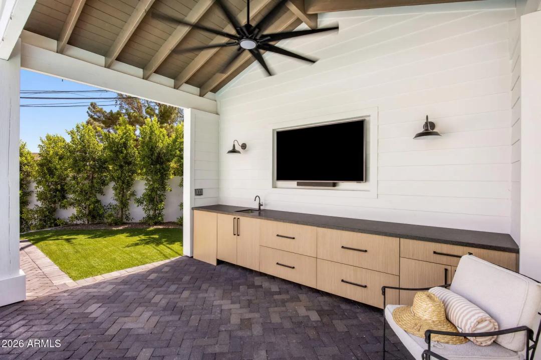 Real Estate Picture 32