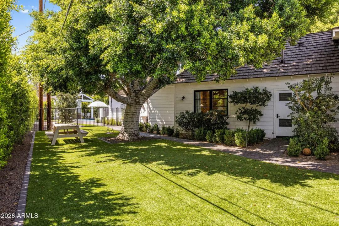 Real Estate Picture 33