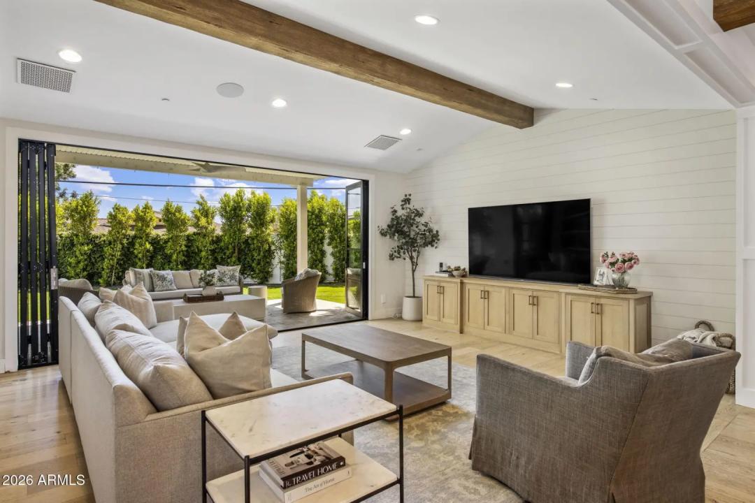 Real Estate Picture 9