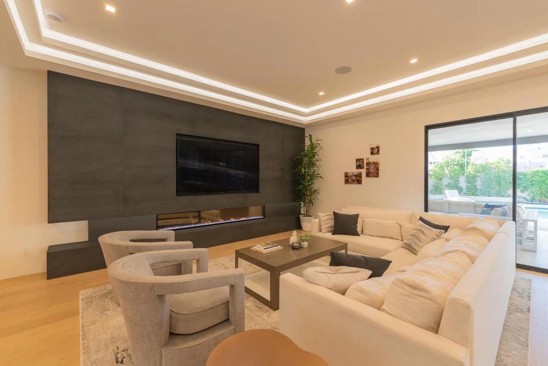 Real Estate Picture 3