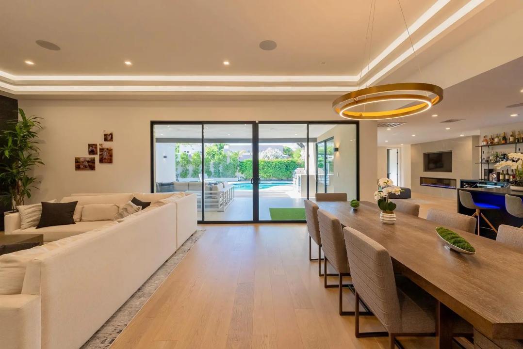 Real Estate Picture 4