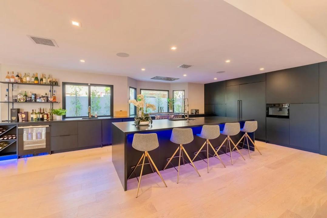 Real Estate Picture 7