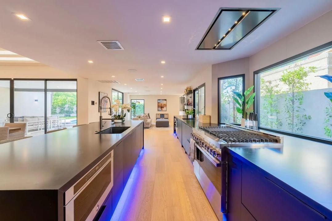 Real Estate Picture 8