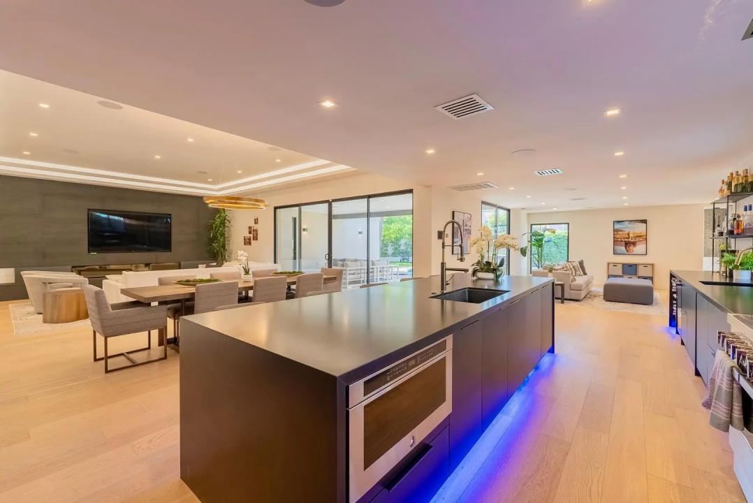 Real Estate Picture 9