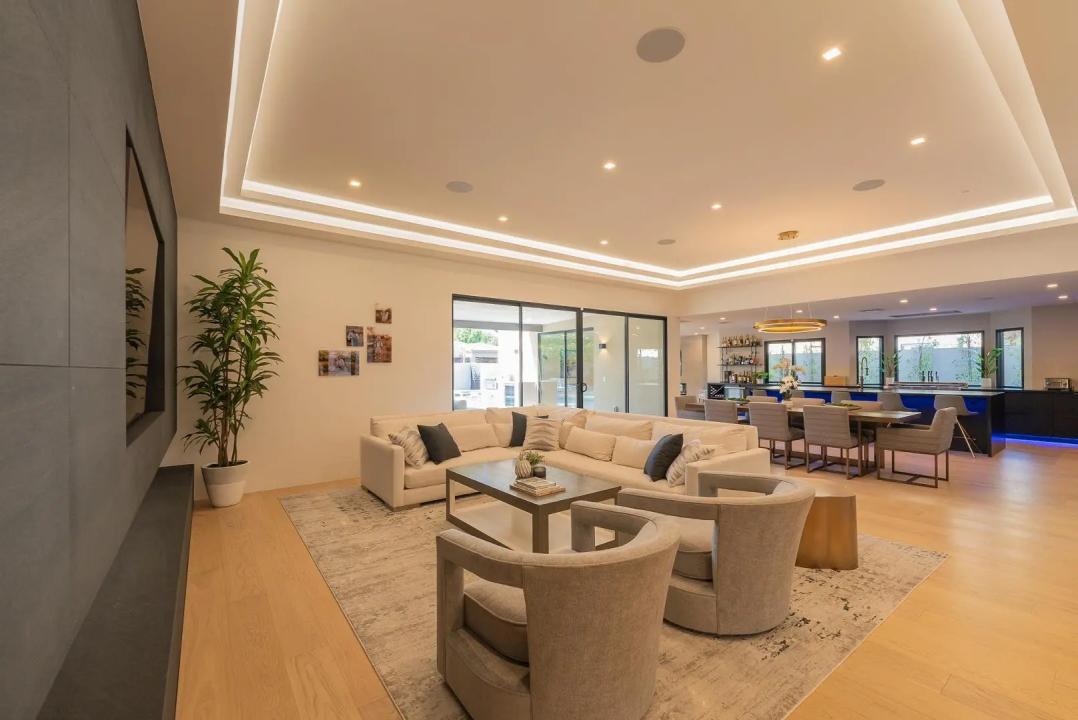 Real Estate Picture 10