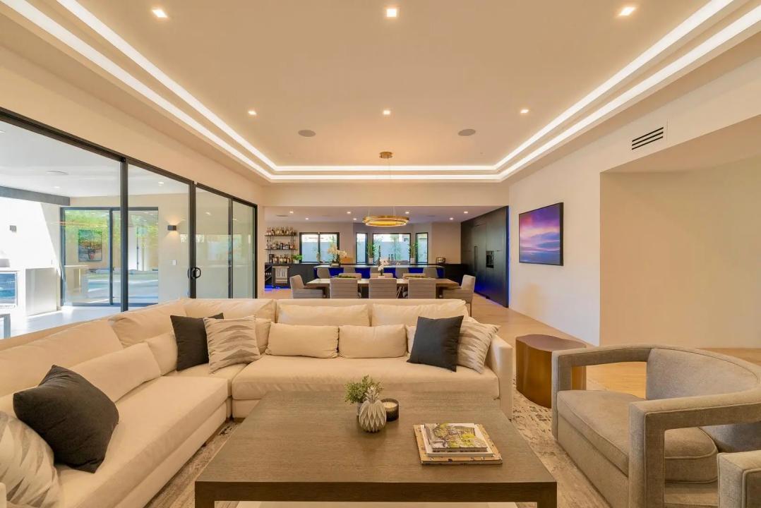 Real Estate Picture 11