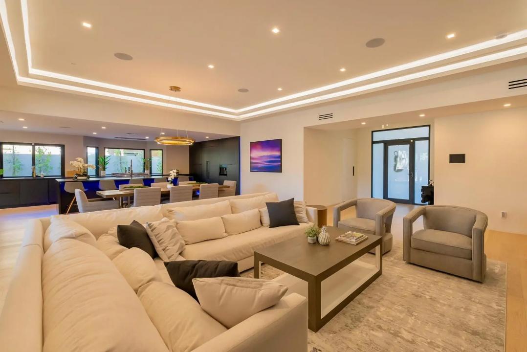 Real Estate Picture 12