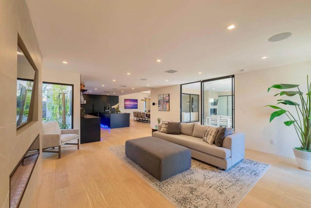 Real Estate Picture 16
