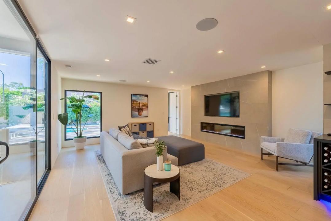 Real Estate Picture 17