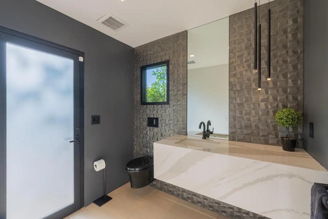 Real Estate Picture 18