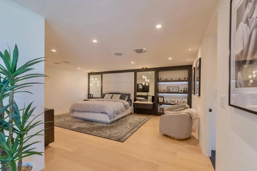 Real Estate Picture 19