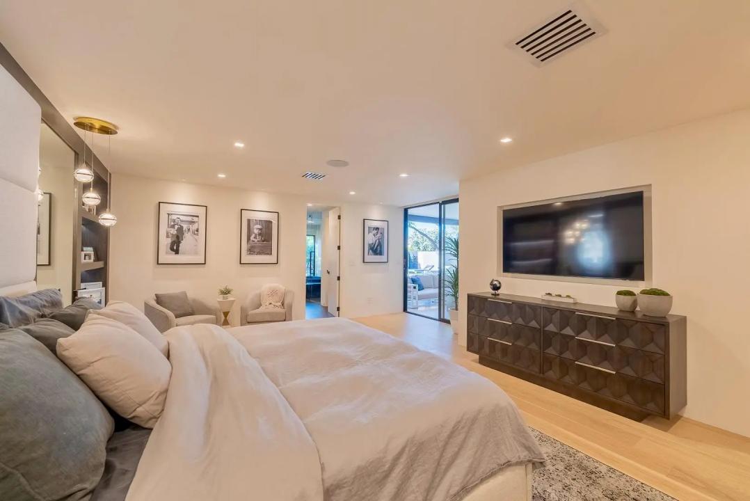 Real Estate Picture 22
