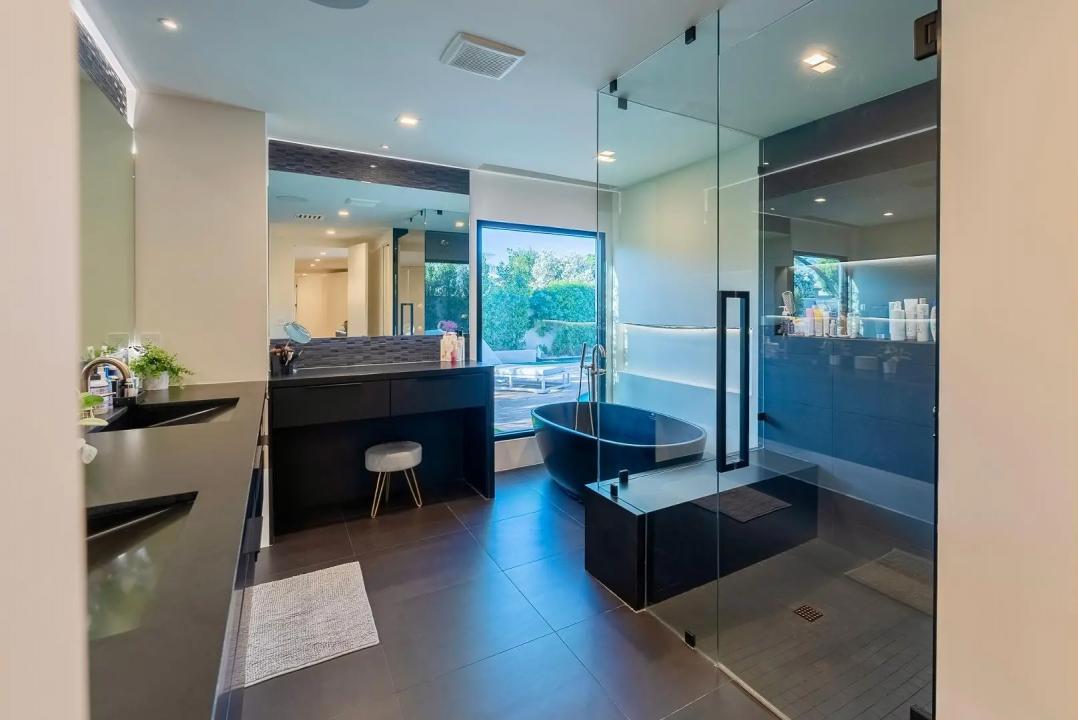 Real Estate Picture 23