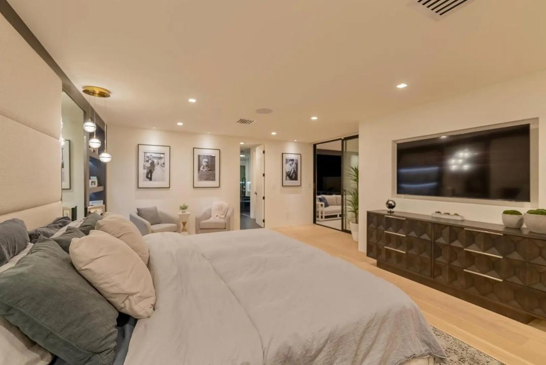 Real Estate Picture 50