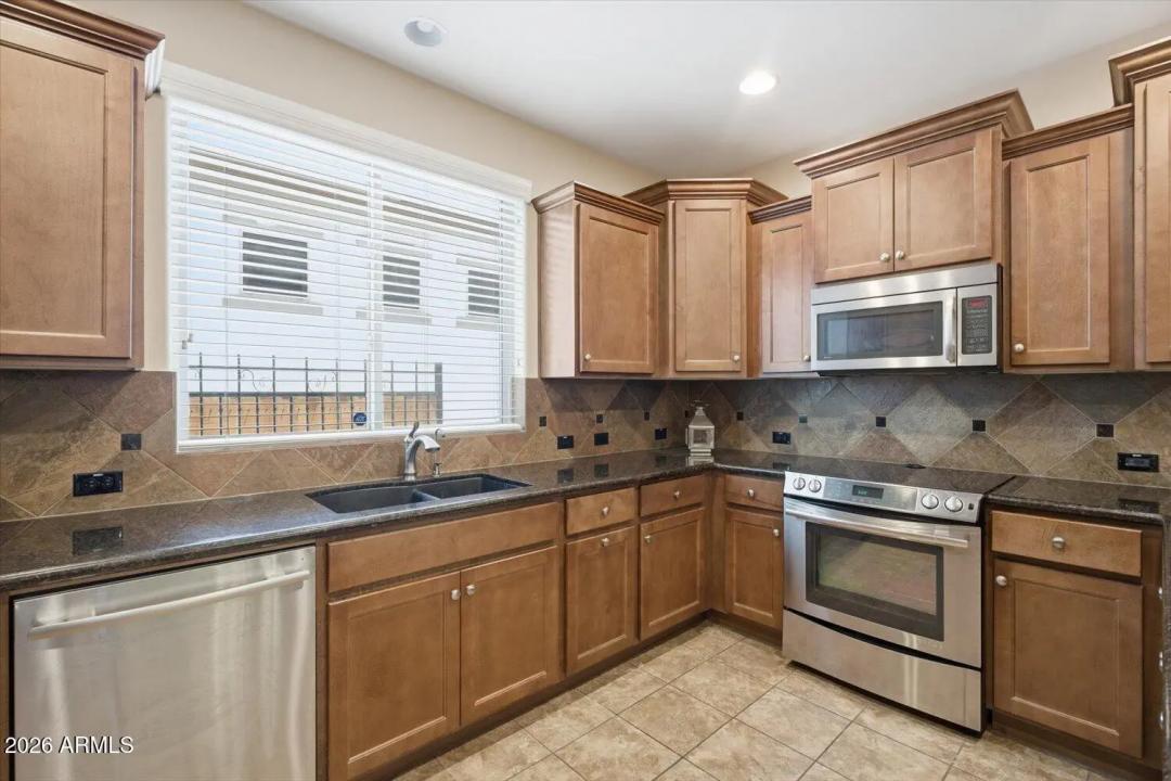Real Estate Picture 12
