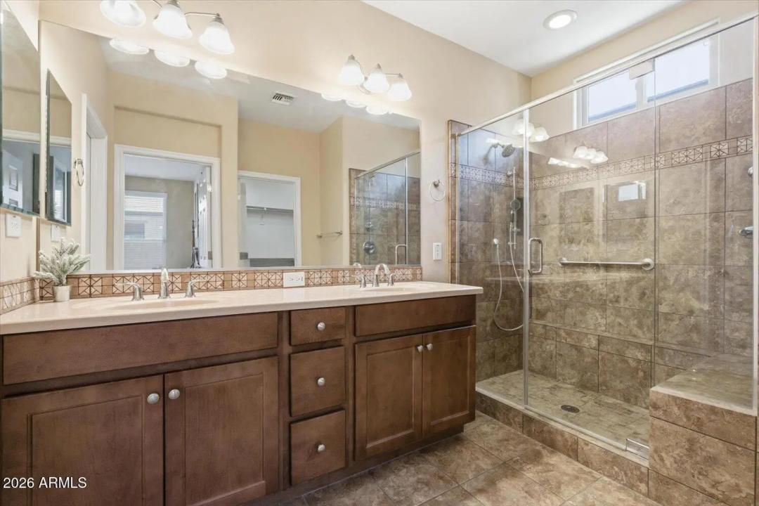 Real Estate Picture 17