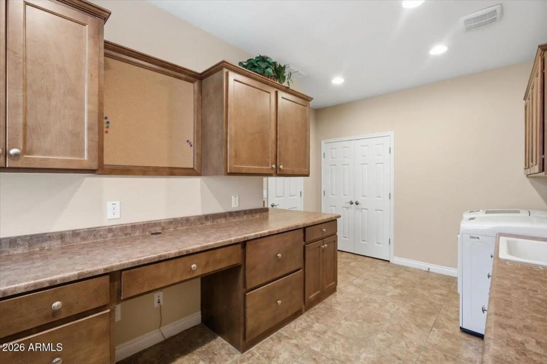 Real Estate Picture 23