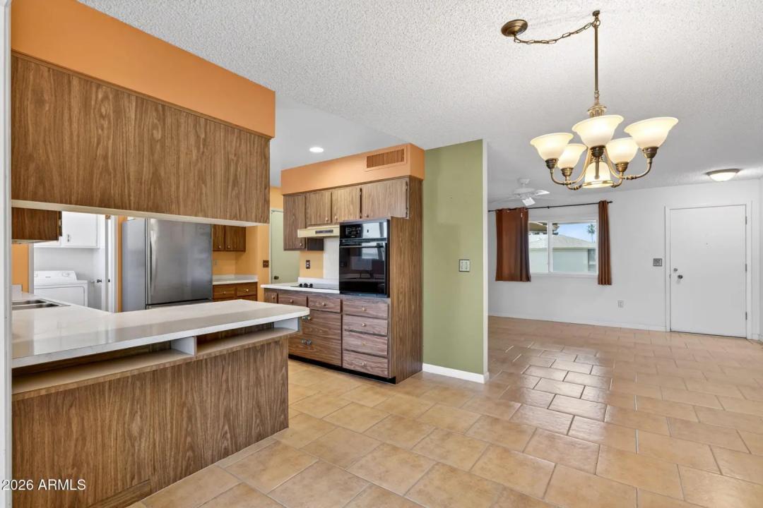 Real Estate Picture 8