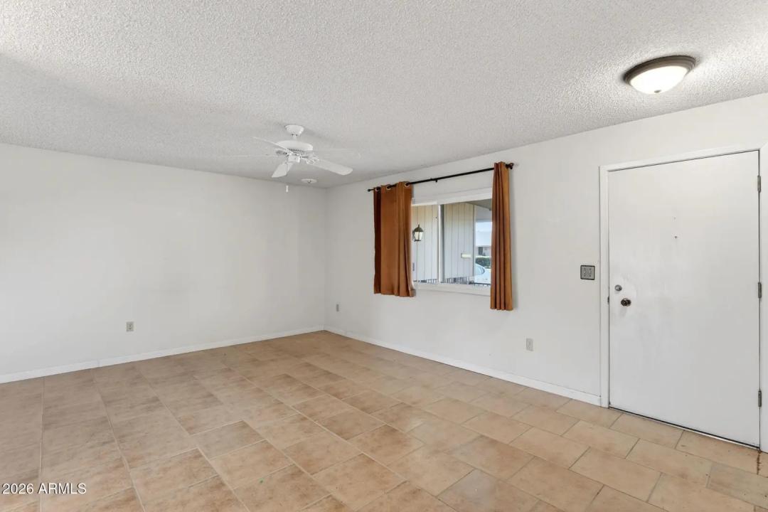 Real Estate Picture 4