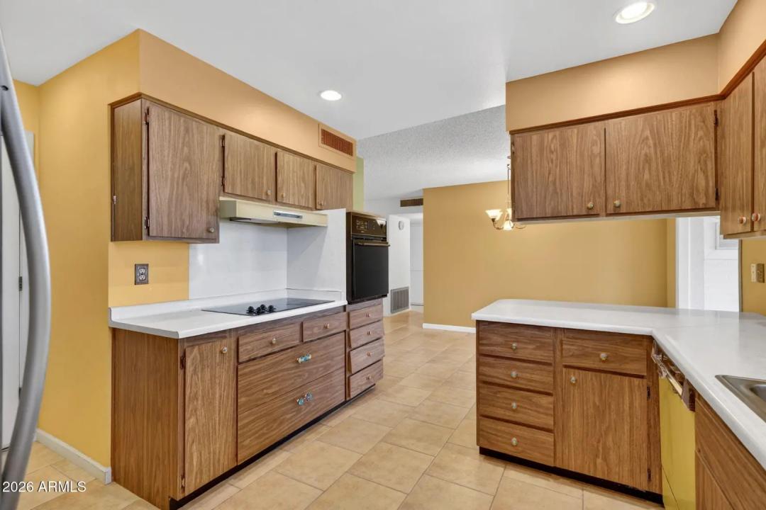 Real Estate Picture 11
