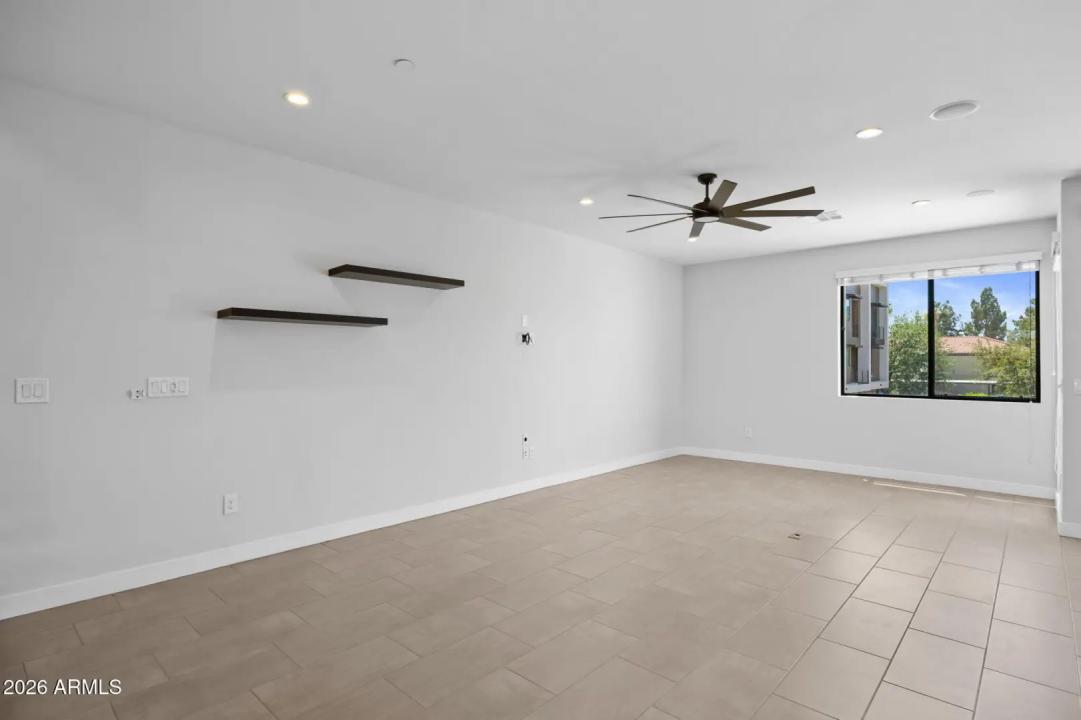 Real Estate Picture 14
