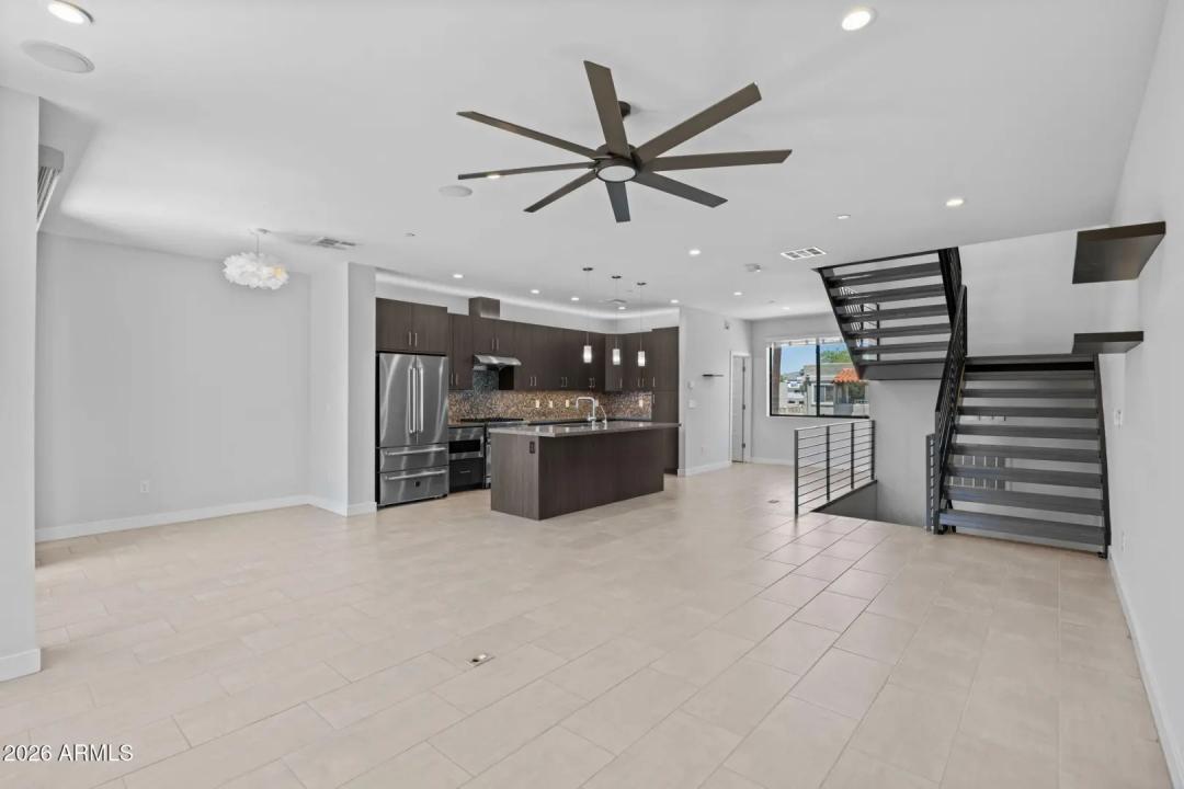 Real Estate Picture 11