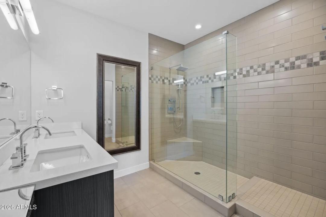 Real Estate Picture 33