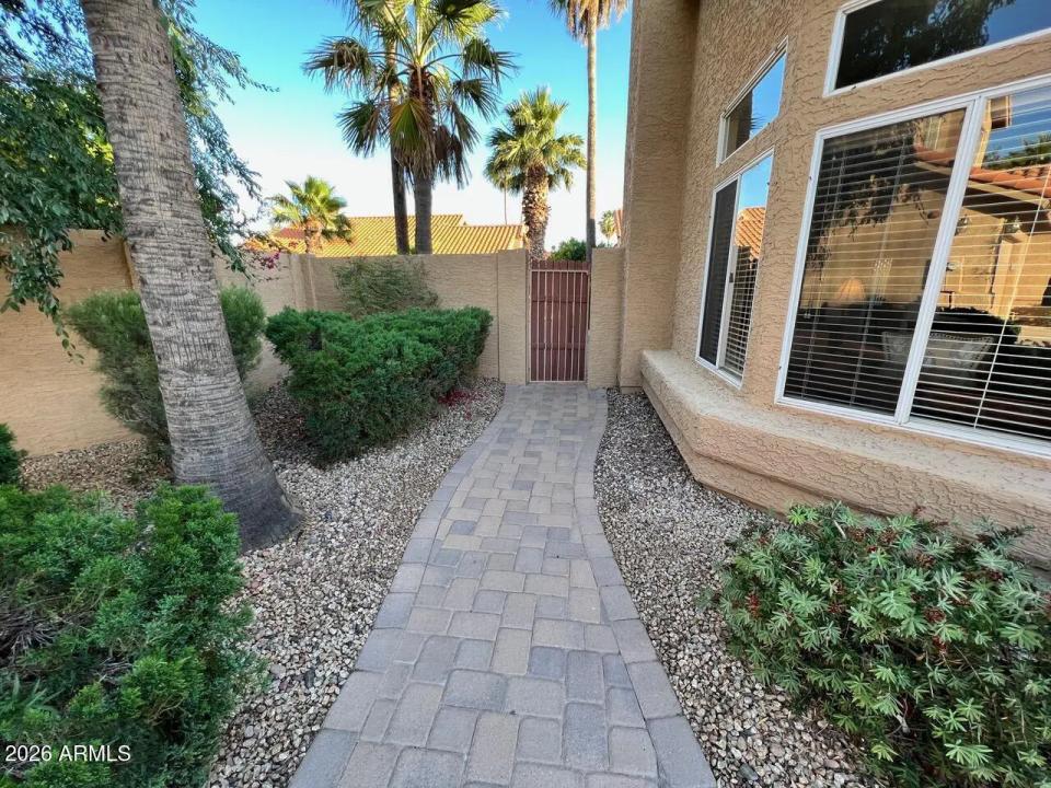 Real Estate Picture 4