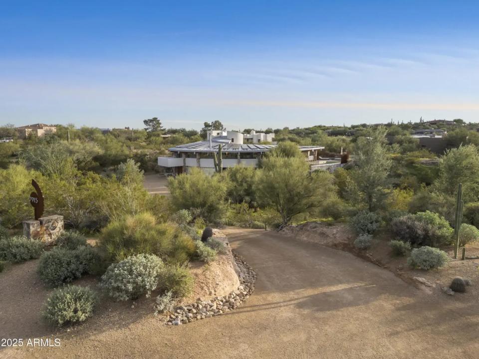 Real Estate Picture 4