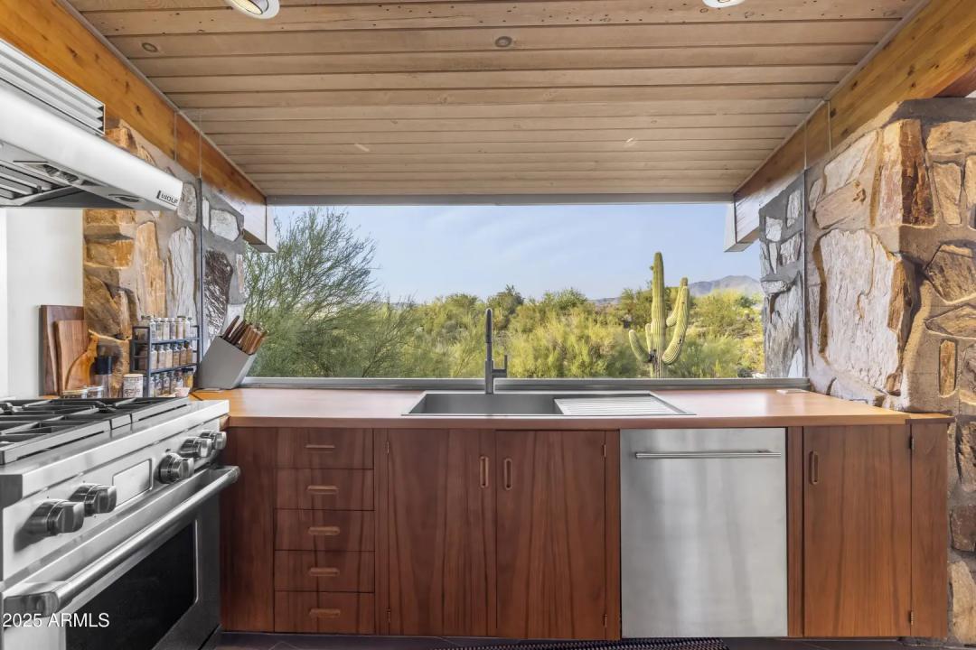 Real Estate Picture 15