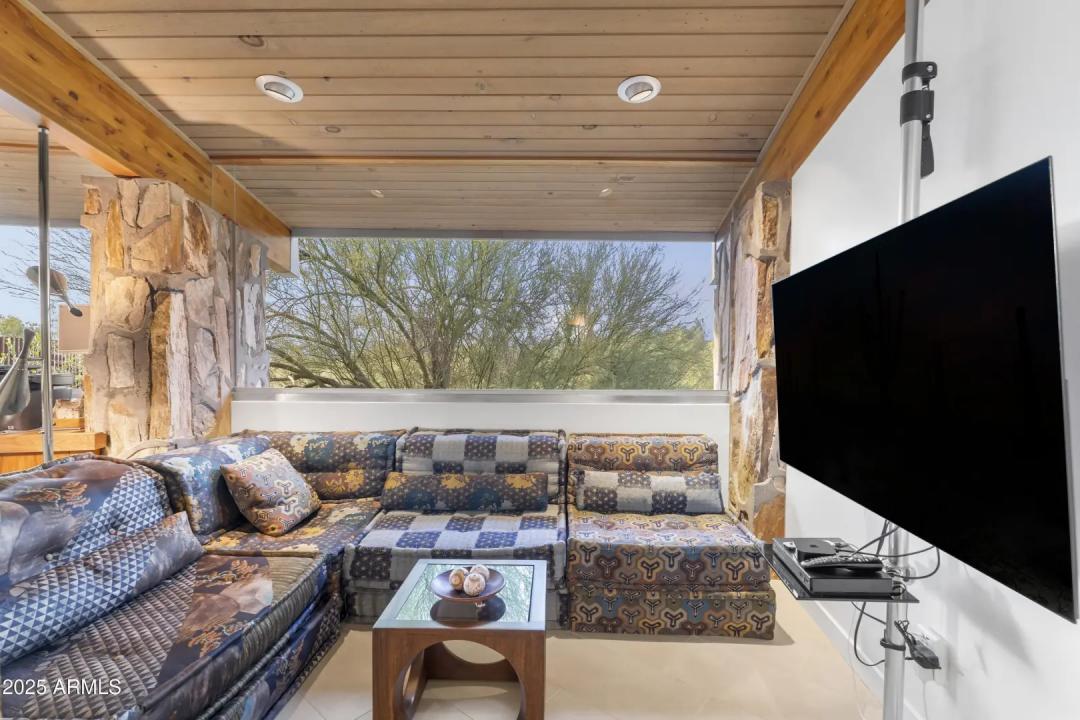 Real Estate Picture 16
