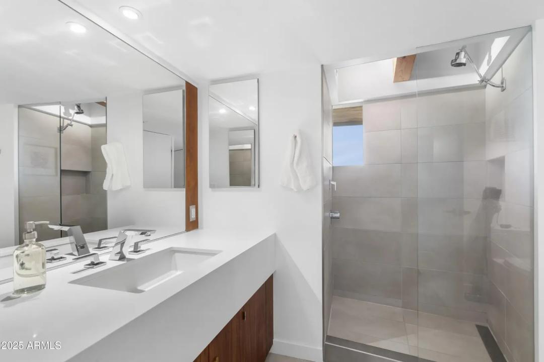 Real Estate Picture 22