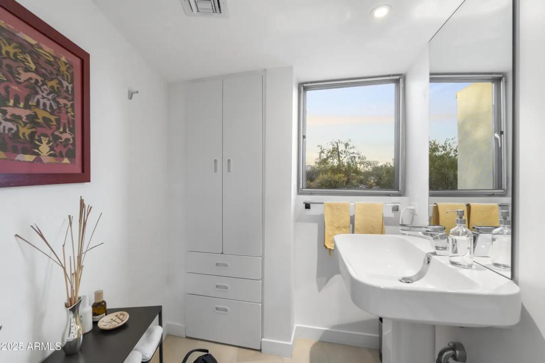 Real Estate Picture 24
