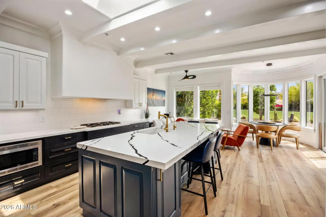 Real Estate Picture 4