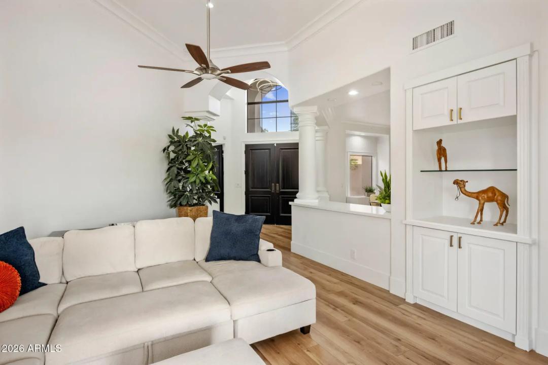 Real Estate Picture 8
