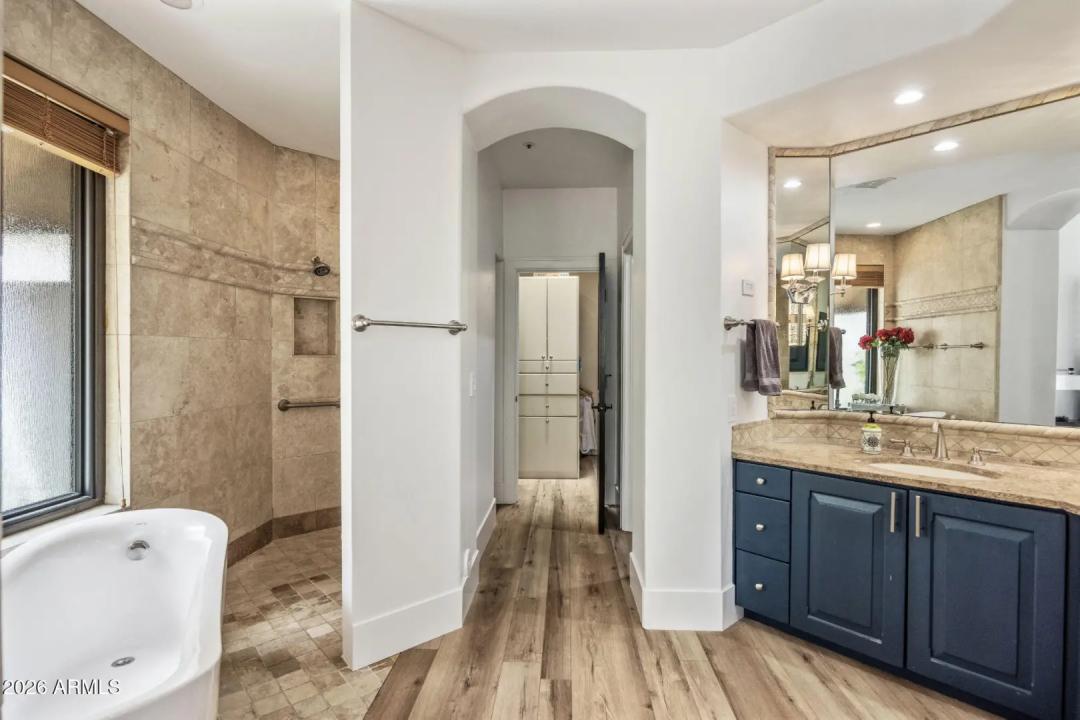 Real Estate Picture 17